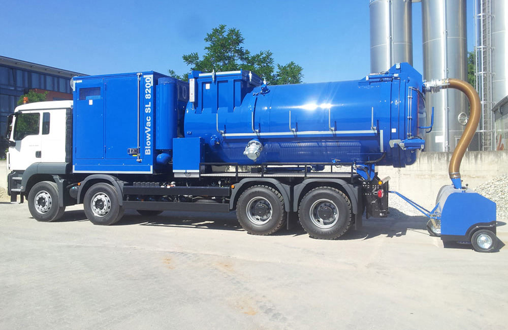 Пилоприбирання території портів, суден від залишків матеріалу